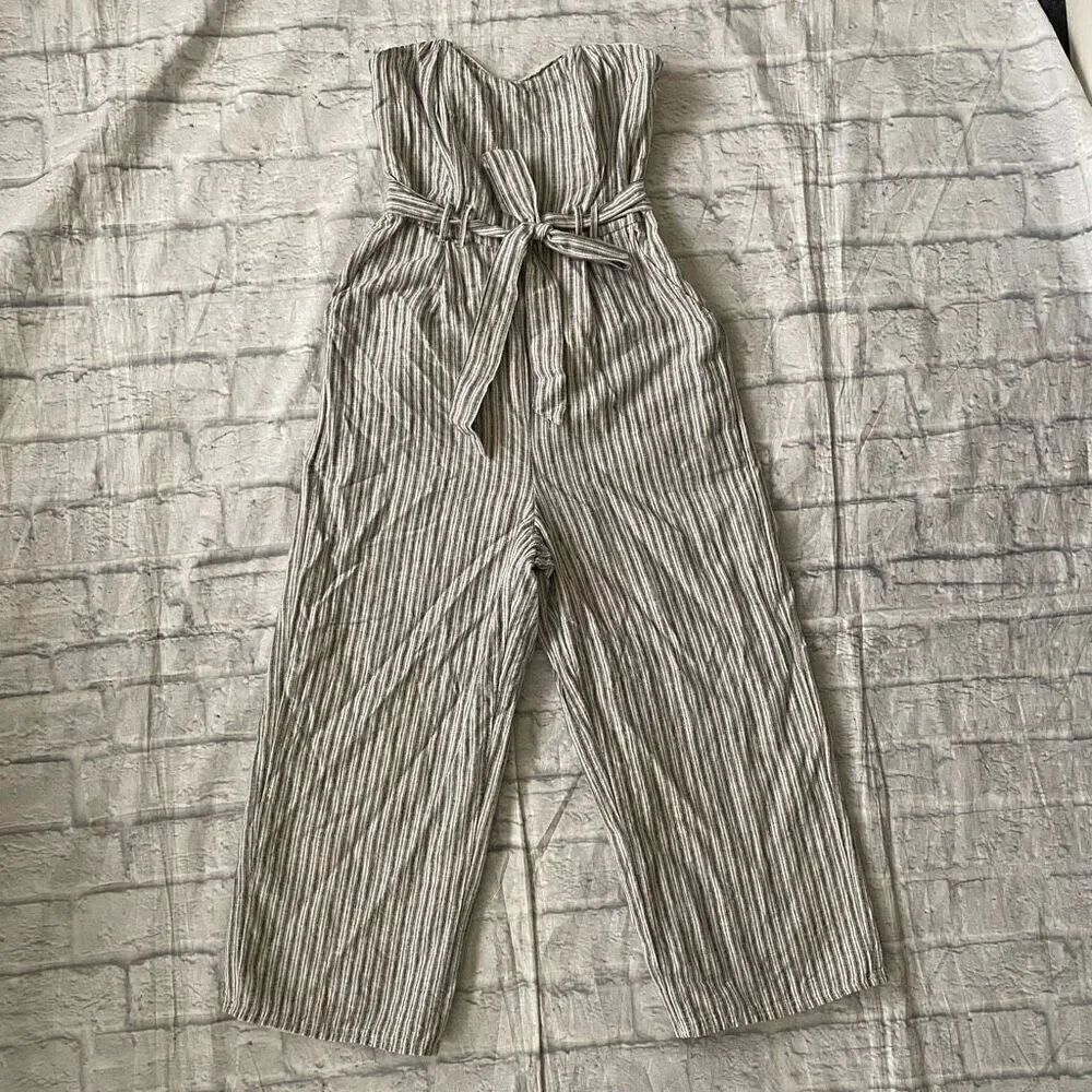 American Eagle women S sleeveless crop stripe jumpsuit white & black